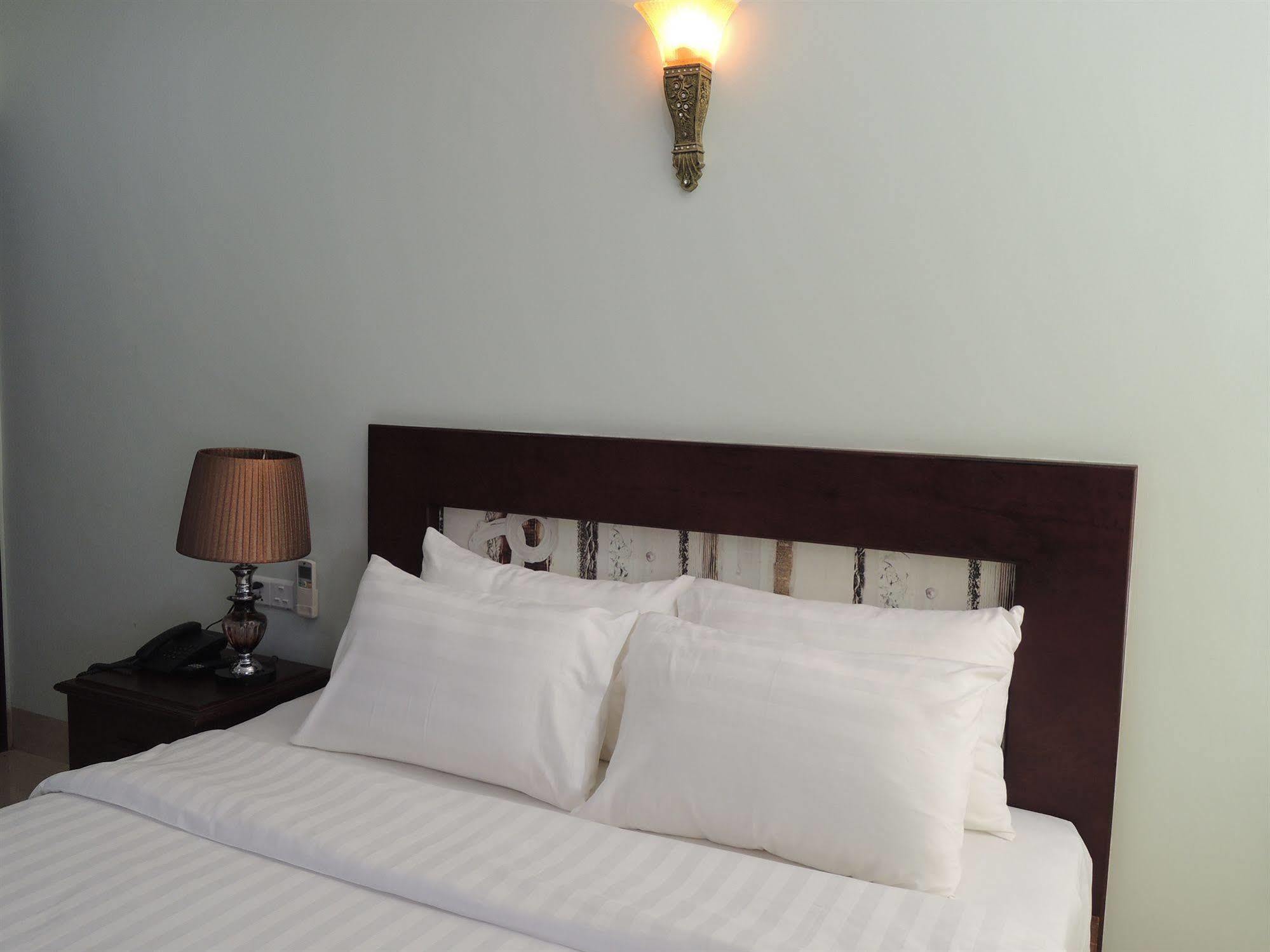 Sen Han Hotel Phnom Penh Exterior foto
