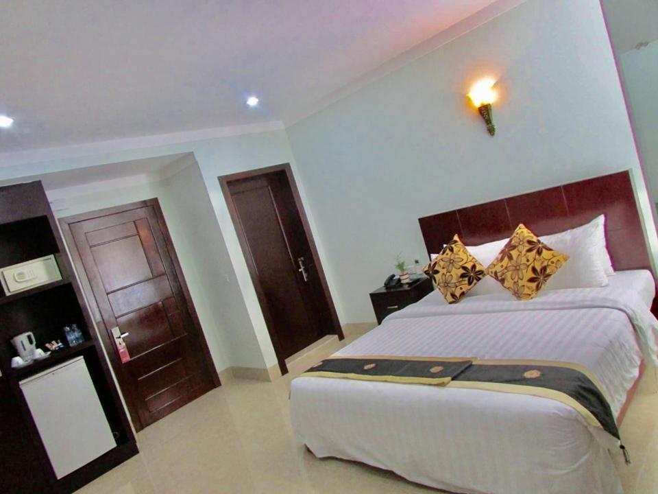 Sen Han Hotel Phnom Penh Exterior foto